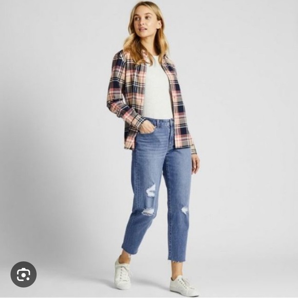 Uniqlo Mid rise Relaxed Tapered Jeans Pair - Picture 6 of 6